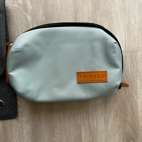 Tripped electronics bag. - Picture 1 of 10